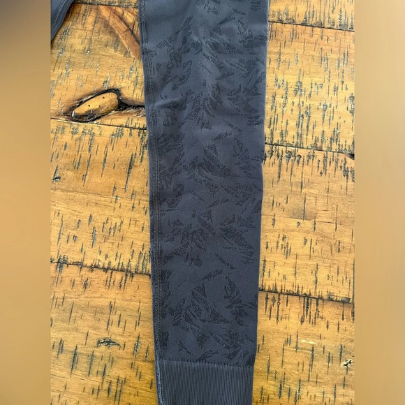 Gymshark Athletic Women’s Leggings Size Small - Picture 2 of 4